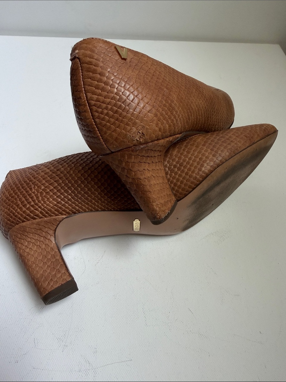 Vionic Tan Textured Pointed-Toe Pumps | 8.5 - Picture 8 of 9